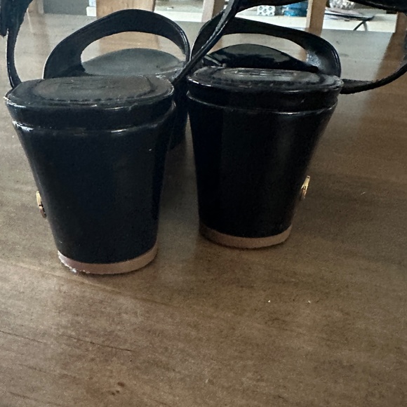 Tory Buch Black Patent Leather Wedge Sandals - Picture 7 of 7